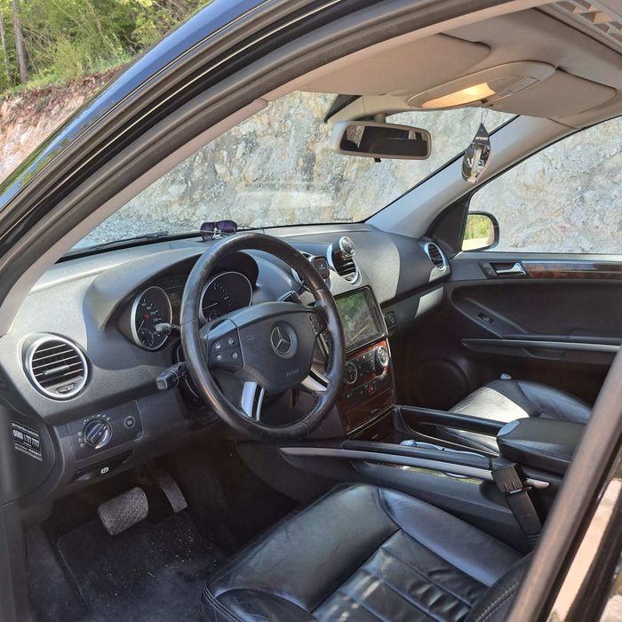 Mercedes ML320 2007 година