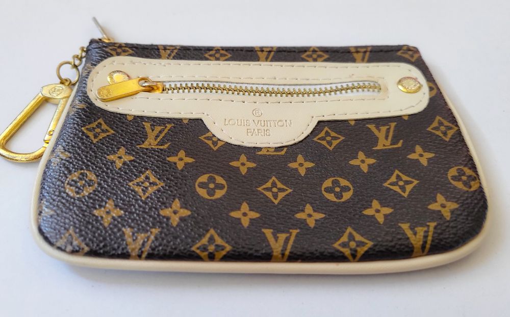 Louis Vuitton оригинален ключодържател,портмоне за документи