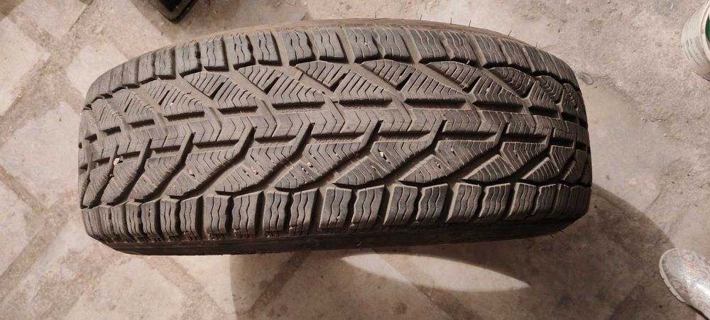 Продавам 2 бр сръбски зимни гуми