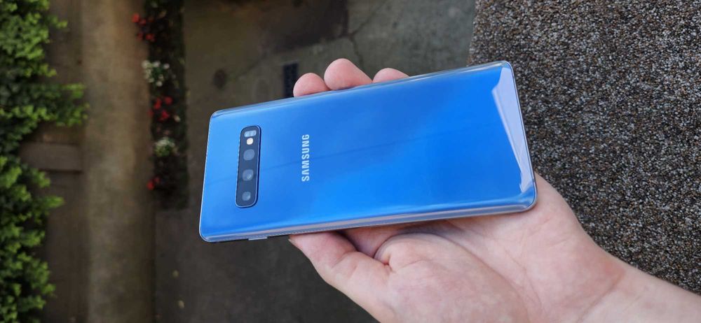 Samsung Galaxy S10 Plus 128 / 8Gb Albastru Impecabil + Cablu si Incarcator