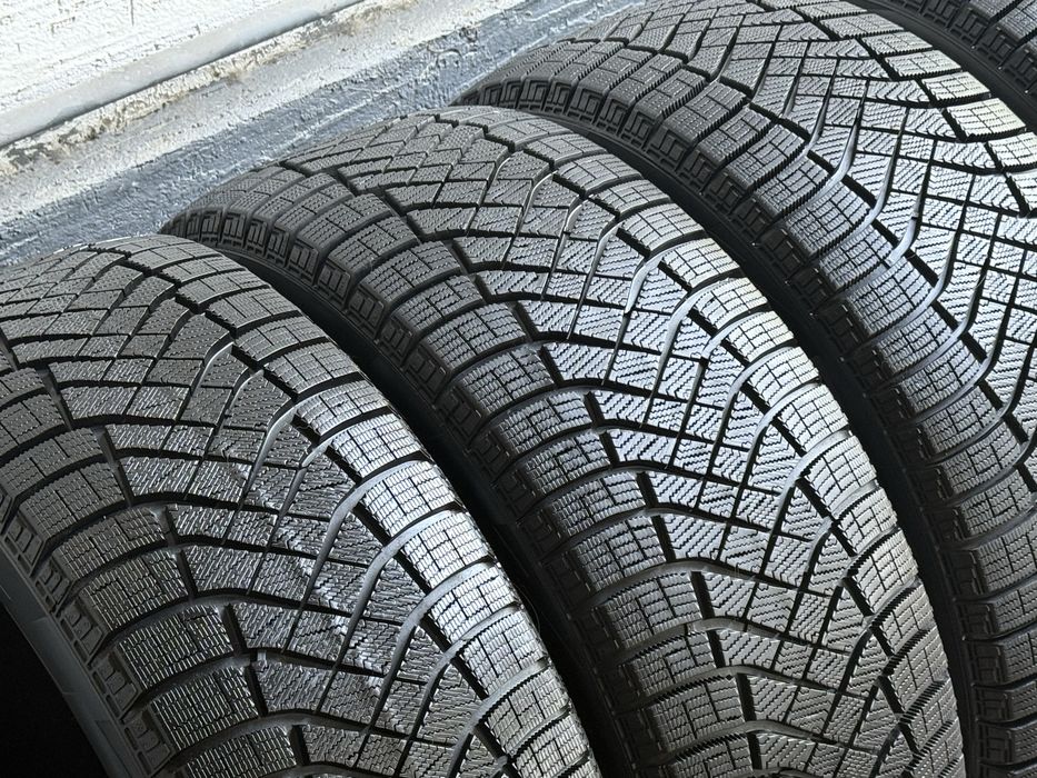 Pirelli Ice Zero FR 235/55 R19