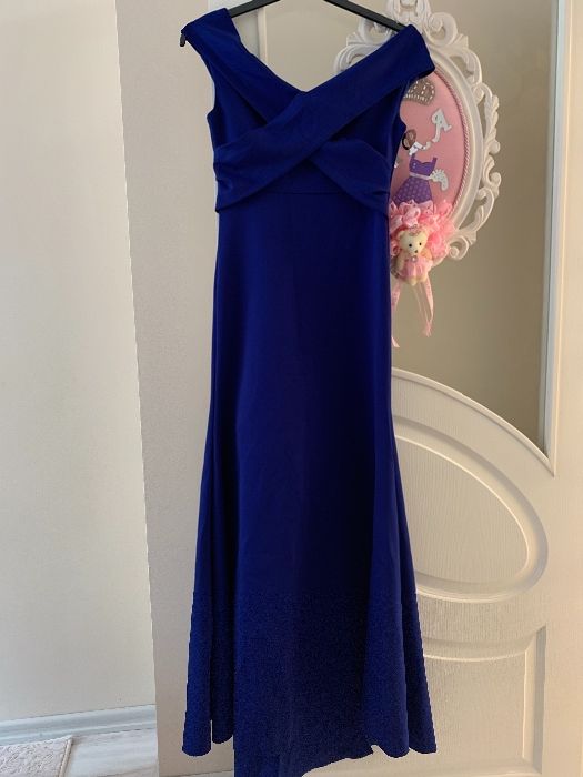 Официални рокли.