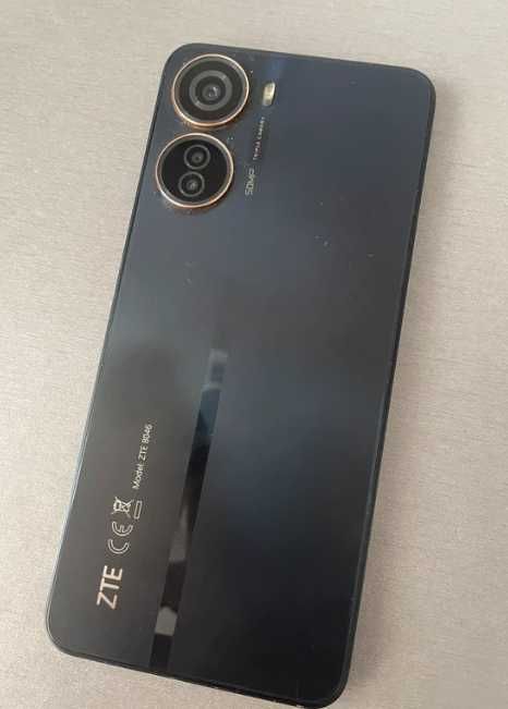 Telefon ZTE blade v40 design -piese placa buna /display spart