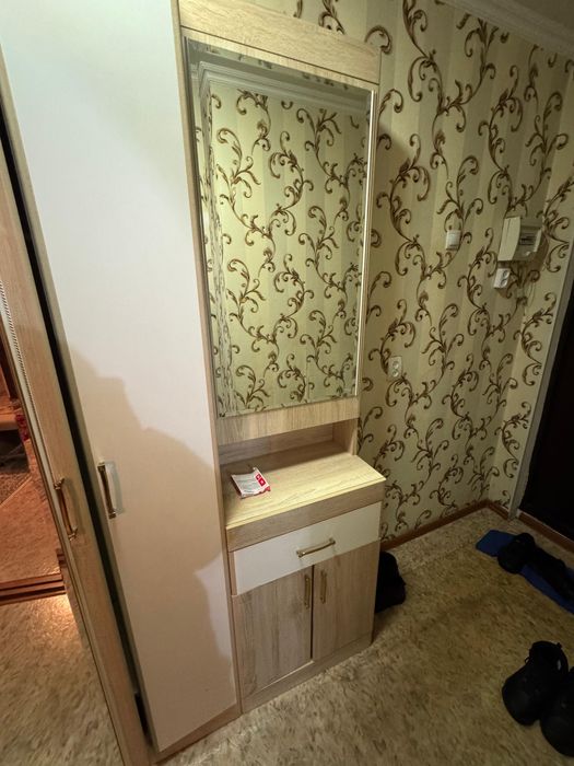 Продам срочно прихожкю