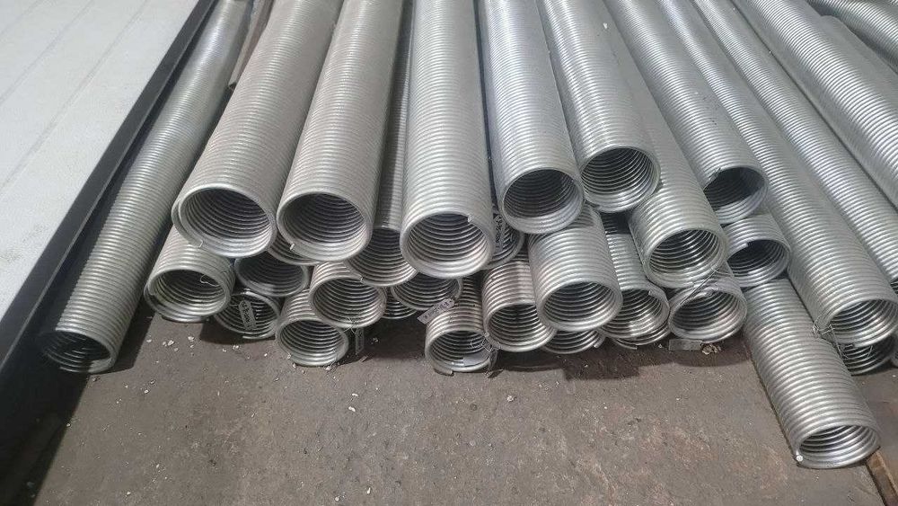 Фурнитура для секционных ворот, в наличии есть всё.