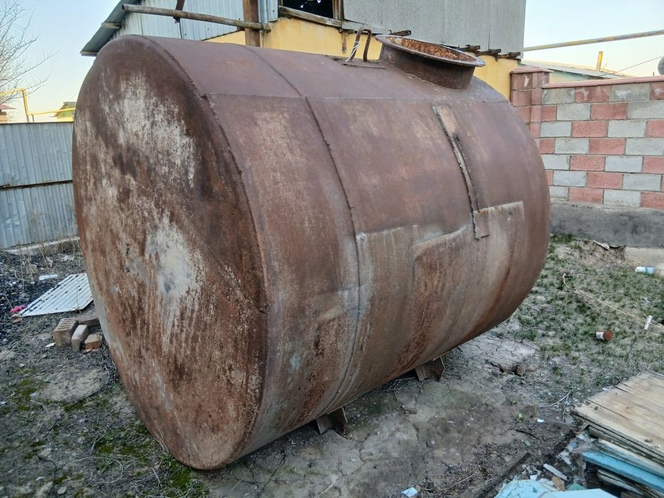Продается бочка,диаметр 2м. длина 2м
