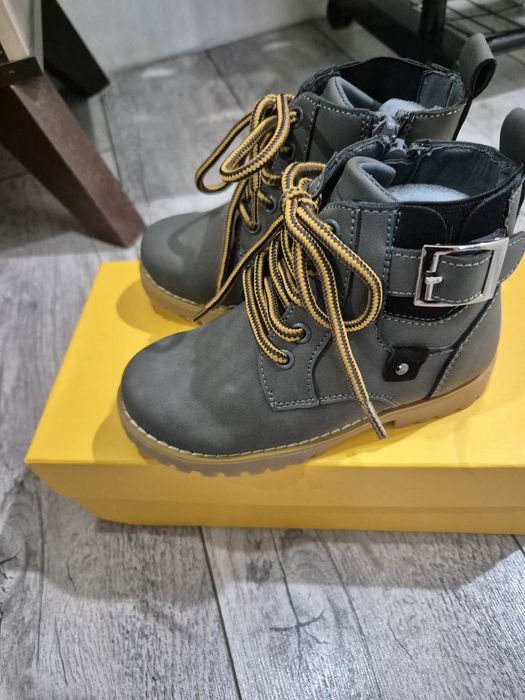 Продам детские полуботинки