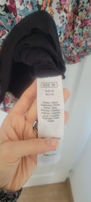 Rochie cu flori foarte potrivita în sarcina