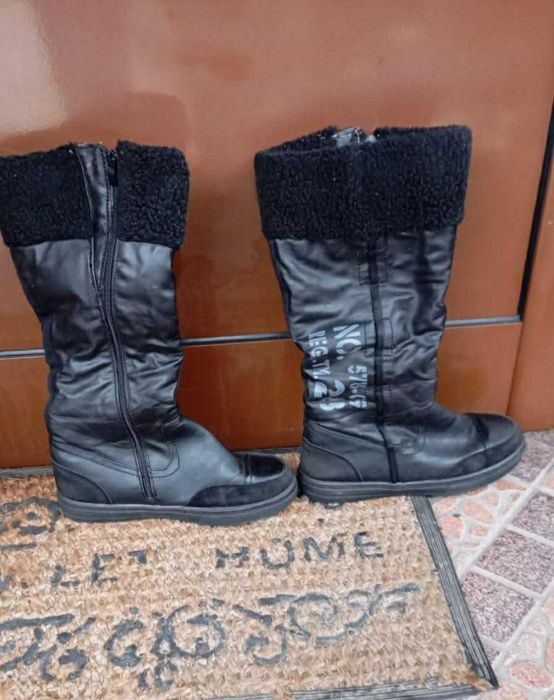 Дамски ботуши от черна изкуствена кожа