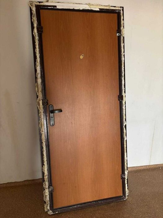 Входная дверь, металлическая