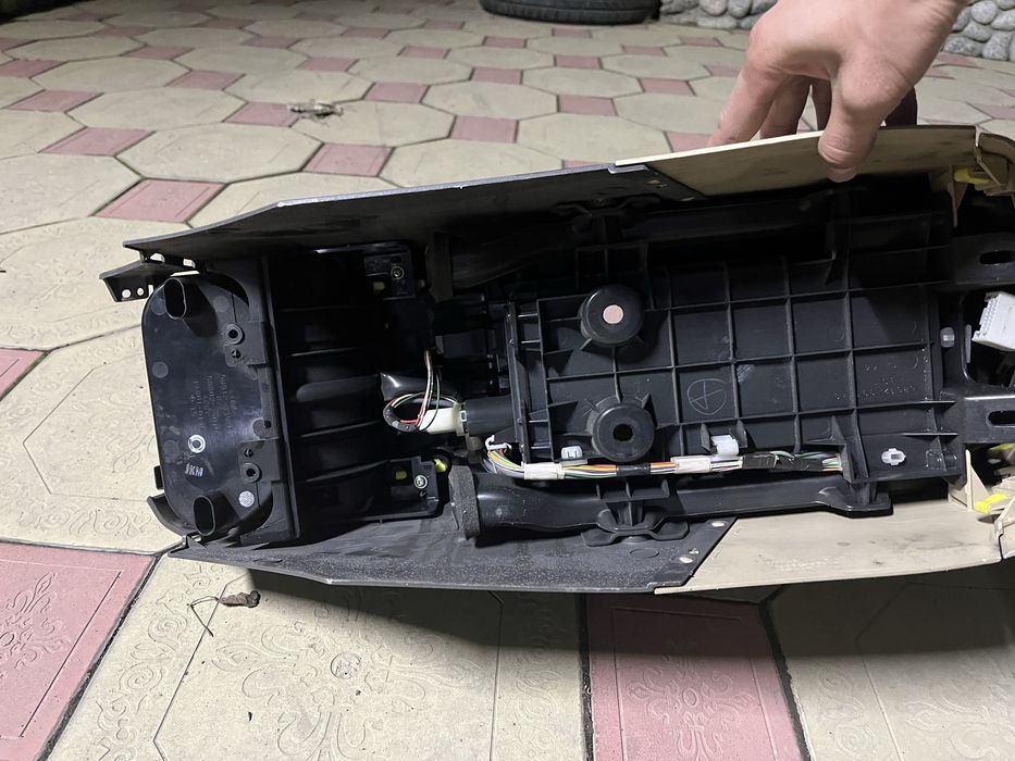 Подлокотник Lexus es 350