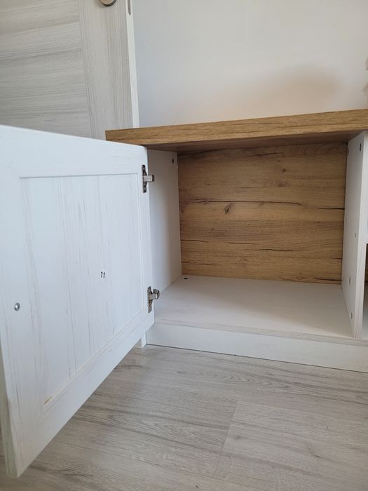 Comodă TV albă cu blat lemn – ca nouă