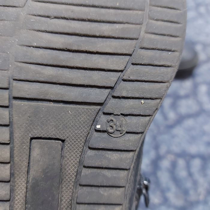 Продам осенние ботинки