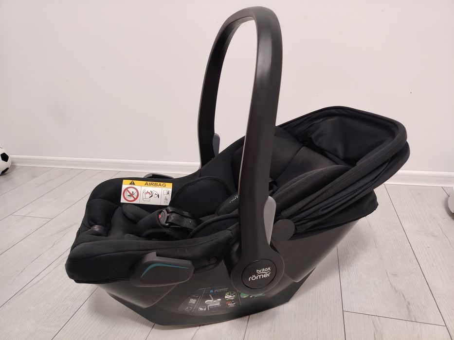 Scoică auto bebe Britax Römer i-Size, stare foarte bună