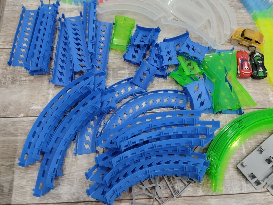 Писта за момче с колички -високоскоростна