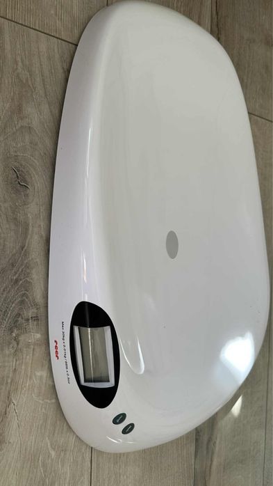 Бебешки електронен кантар с музика.