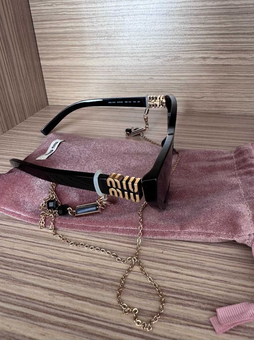 слънчеви очила MIU MIU