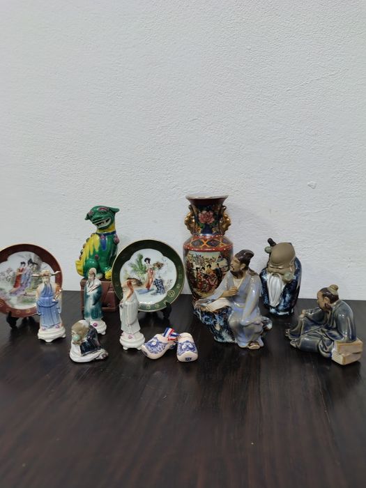 Vând bibelouri și obiecte de decor