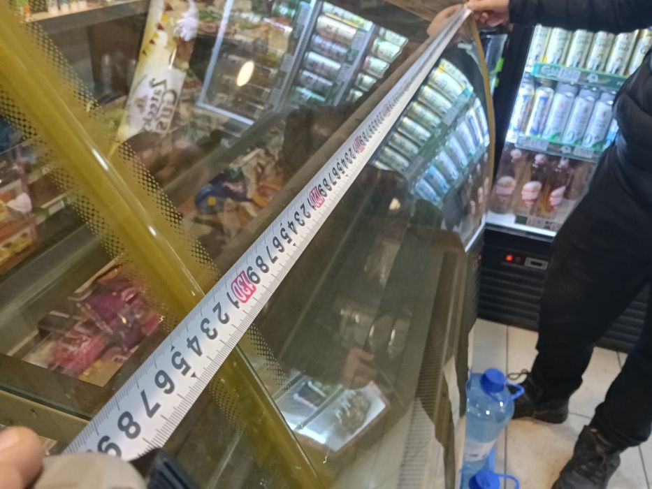 Продам ветрину (холодильник) для магазина