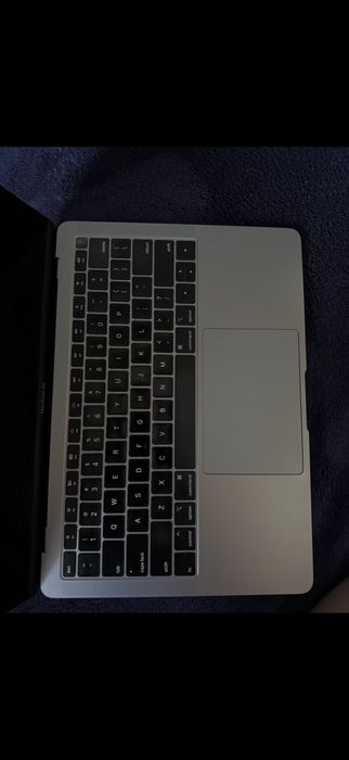 Продам MacBook Air 13 2020