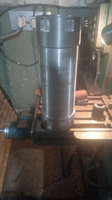 Токарный фрезерный сверловка  работой