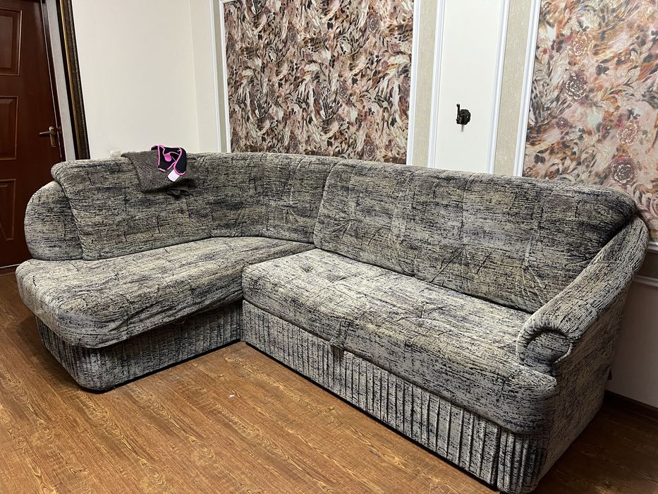 Диван угловой в хорошем состоянии