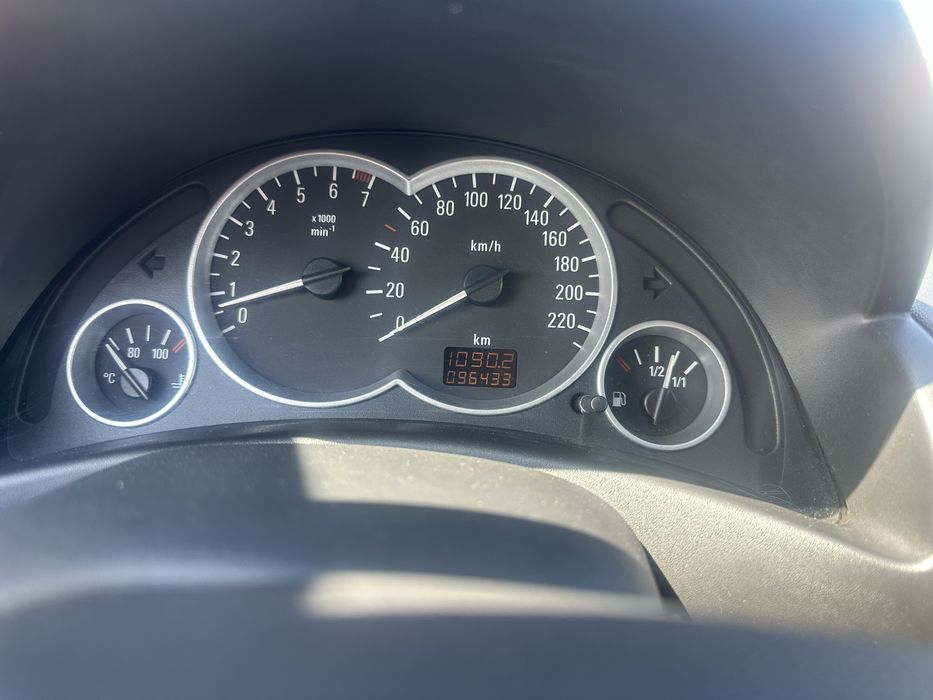 Opel Tigra TwinTop 1.4 16V (90 hp)