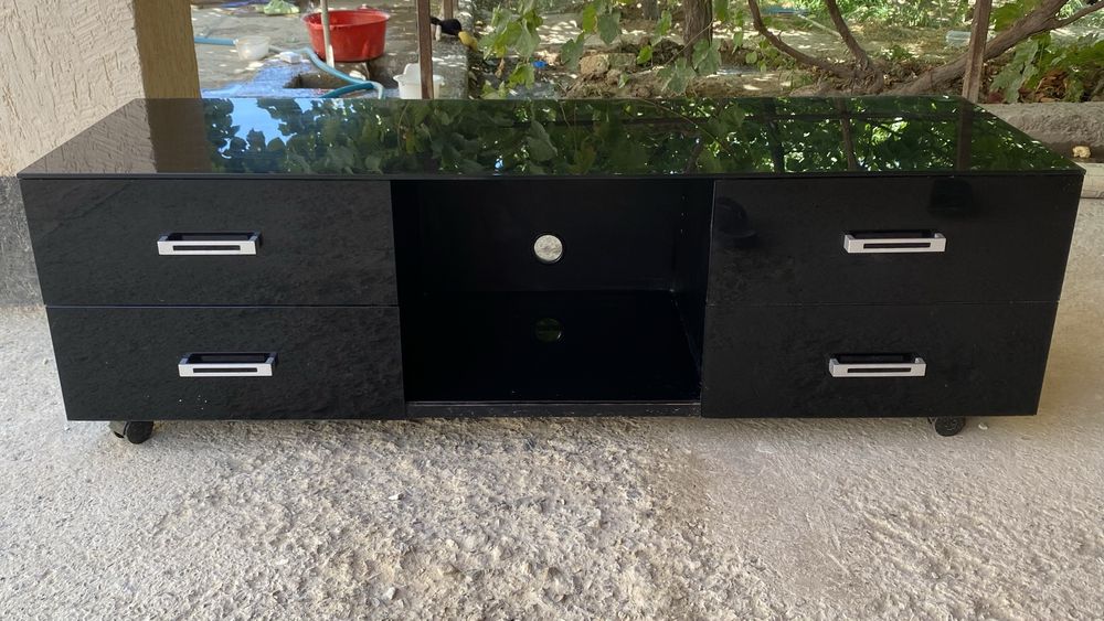 Подставка ,под телевизор ,в хорошем состоянии