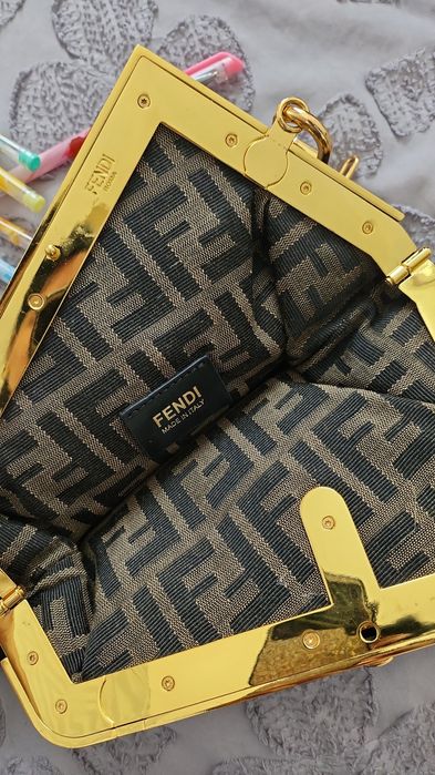 Vand Geanta originala Fendi purata de 2 ori  din piele la Fendi