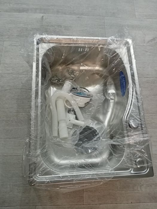 Продам кухонную мойку