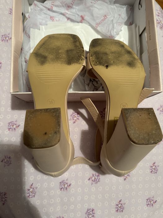 Vand sandale nude marimea 36