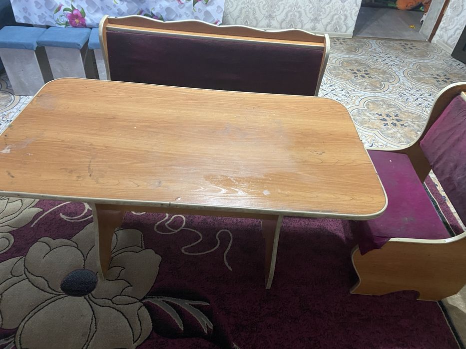 Стол со стульями