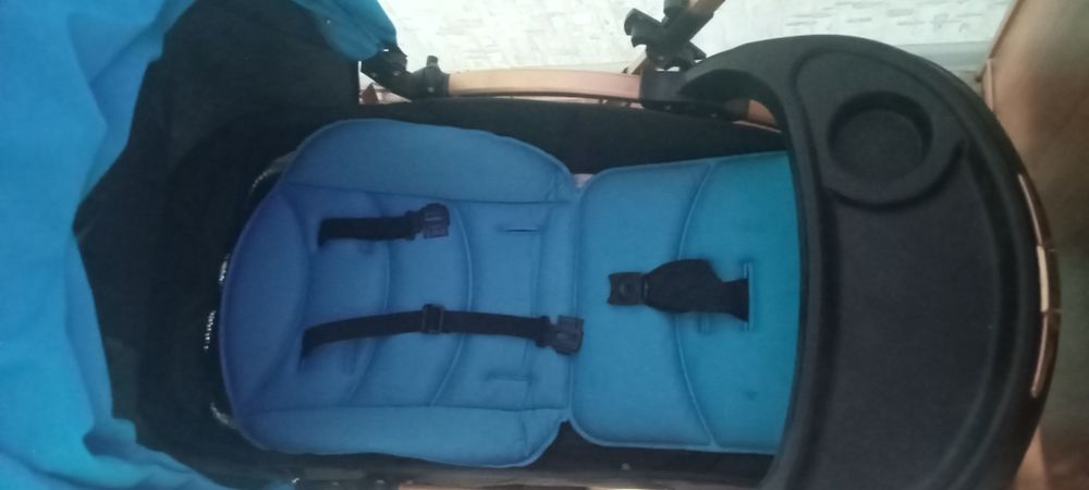 Продам прогулочную коляску .