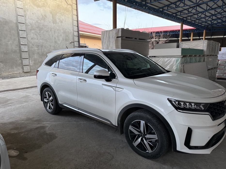 Moshena sotiladi 7 kishilek kia Sorento