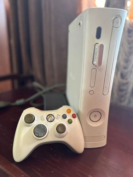 Xbox 360 Arcade. Привозили в 2010 году из Китая. Оригинал, не прошитый