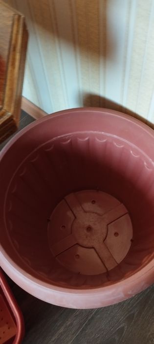 Горшки для цветов б/у.