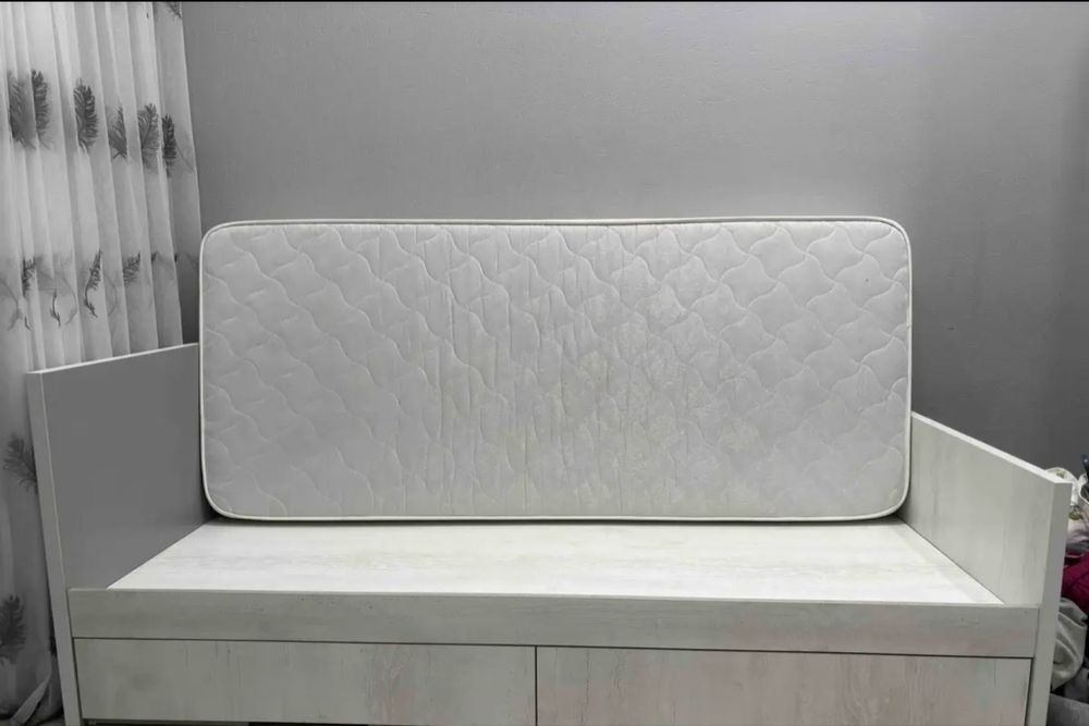 Продается кровать с матрасом