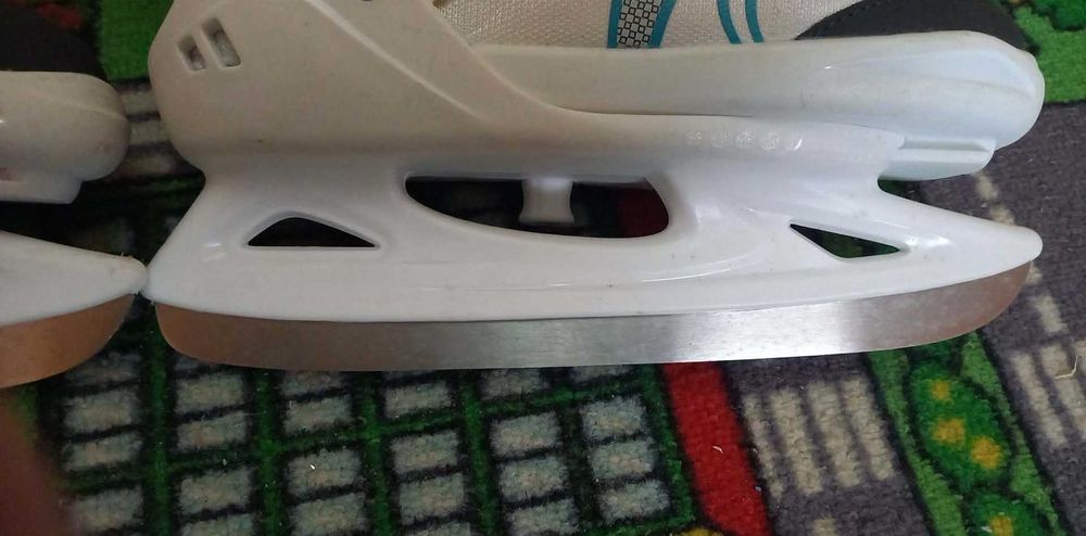 Регулируеми зимни кънки Crane, размер 33-37.