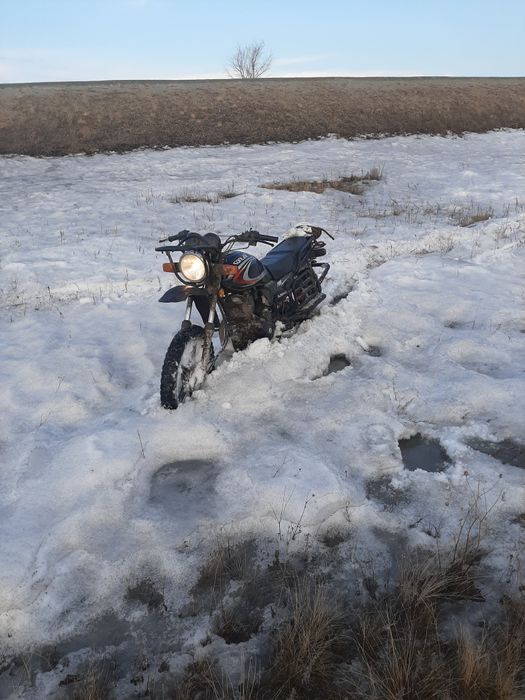 Продам мотоцикл 200 куб