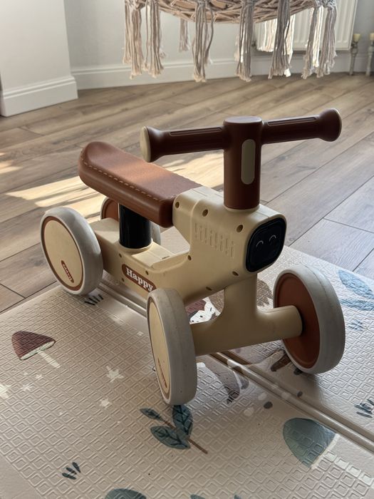 Продам беговел детский