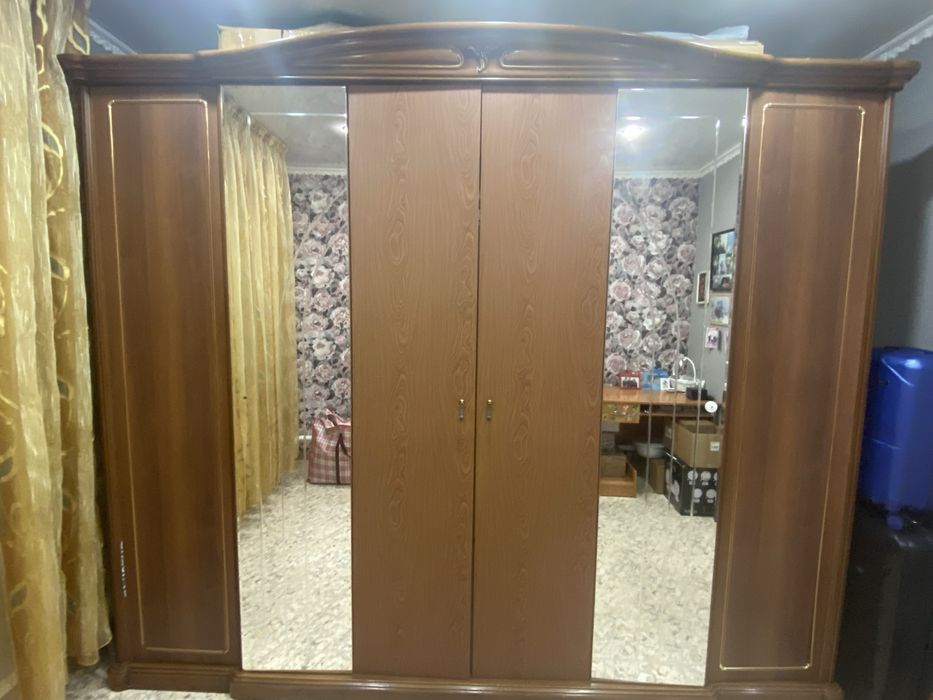 Продам шкаф в хорошом состояние