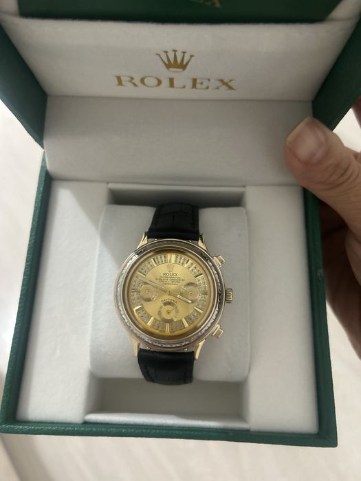 Золотые часы с бриллантами