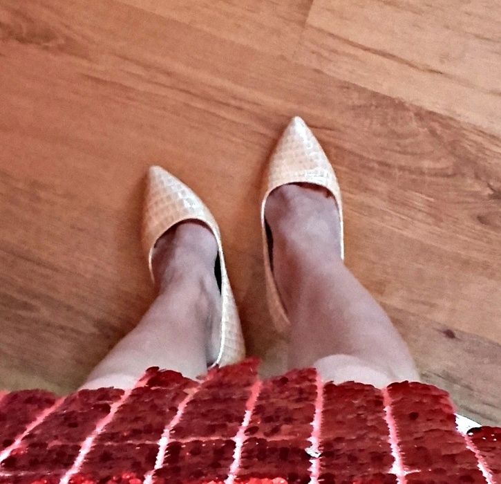 Дамски елегантни бежови обувки