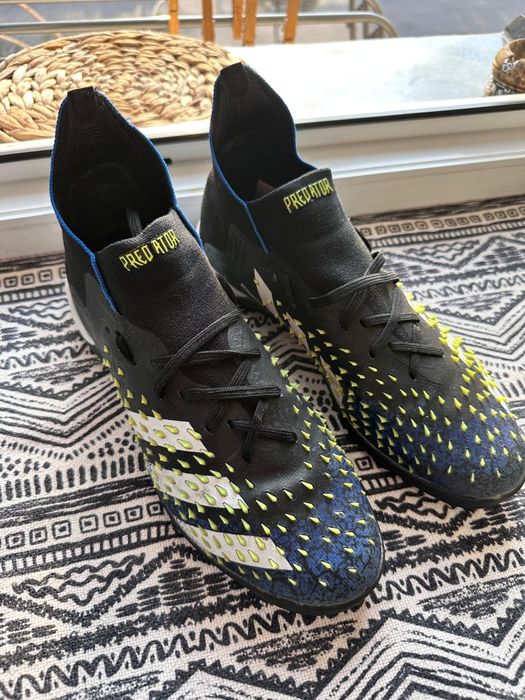 футбольные бутсы