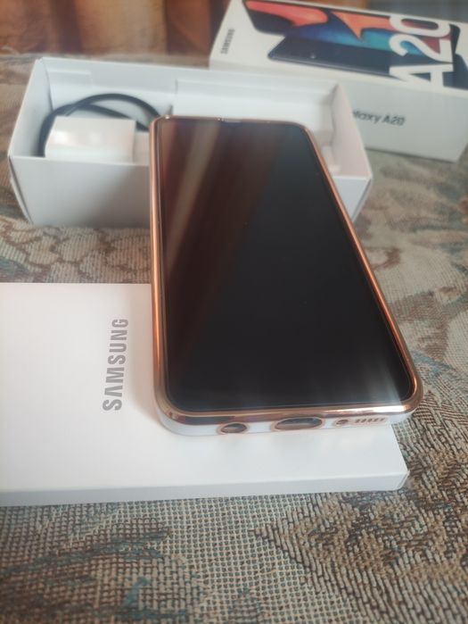 Продам Samsung A20
