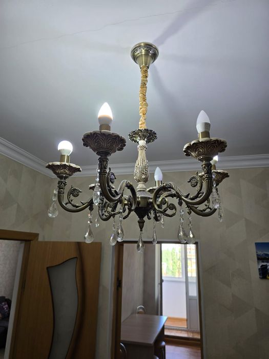 Продам люстру в отличном состоянии