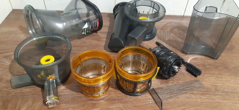 Бавнооборотна сокоизтисквачка  Salute