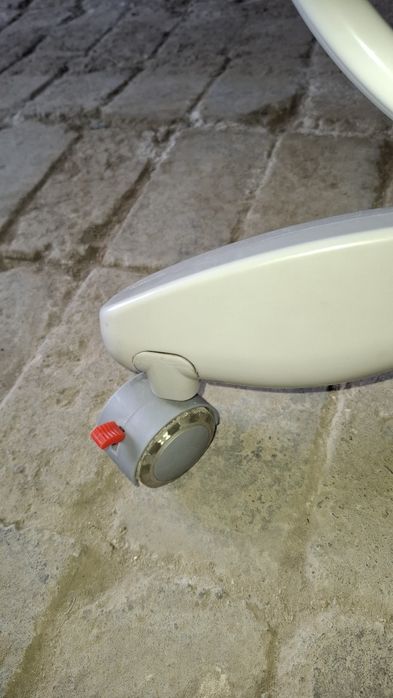 Продам кресло для кормления ребенка