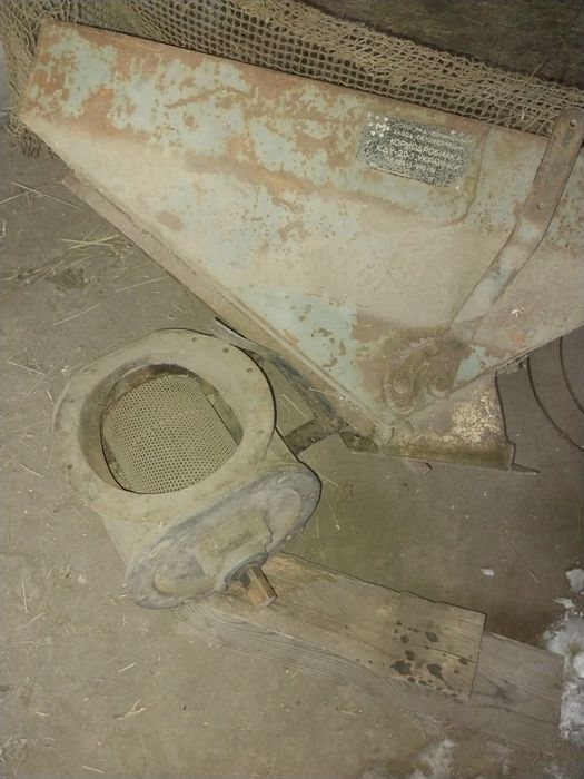 Продам две зернодробилкику без мотора