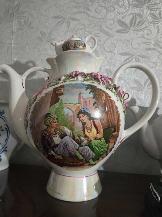 Чайник фарфоровый